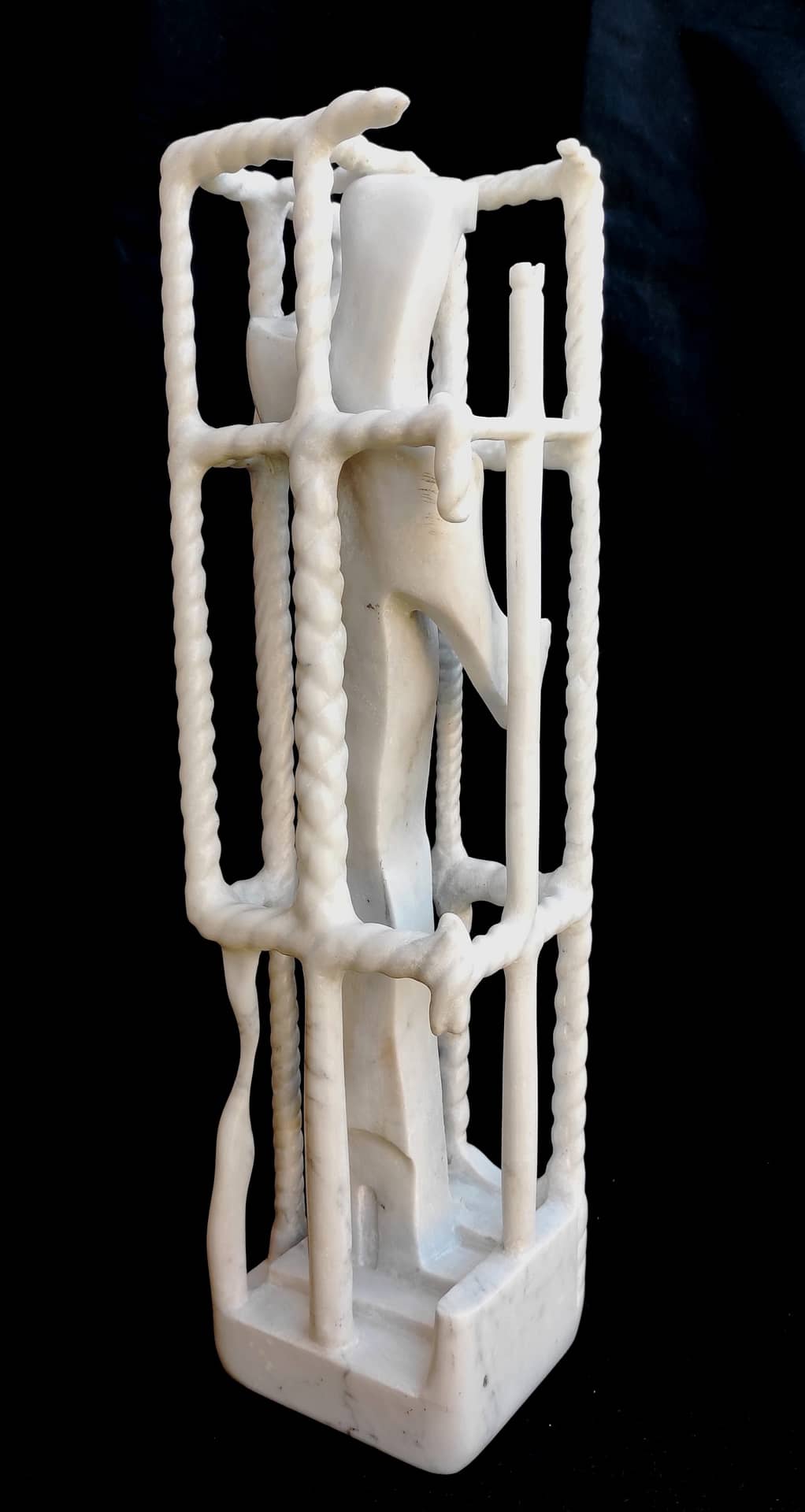 La gabbia. Marmo bianco statuario